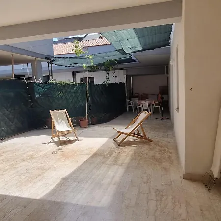 Con Terrazzone A Pochi Passi Dal Mare Apartment